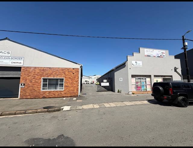 2,092M² WAREHOUSE FOR SALE IN ARCADIA